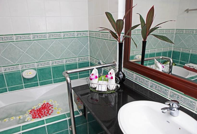 豪华三人间, Samui First House