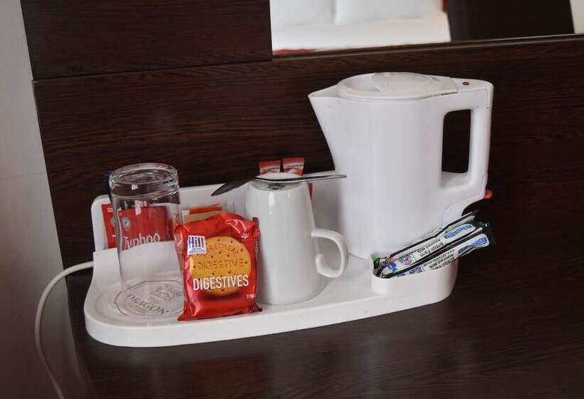 Camera Tripla Standard, The Dragon