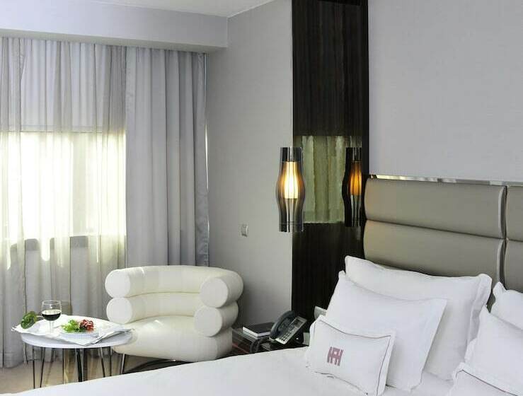 اتاق لوکس, Altis Grand