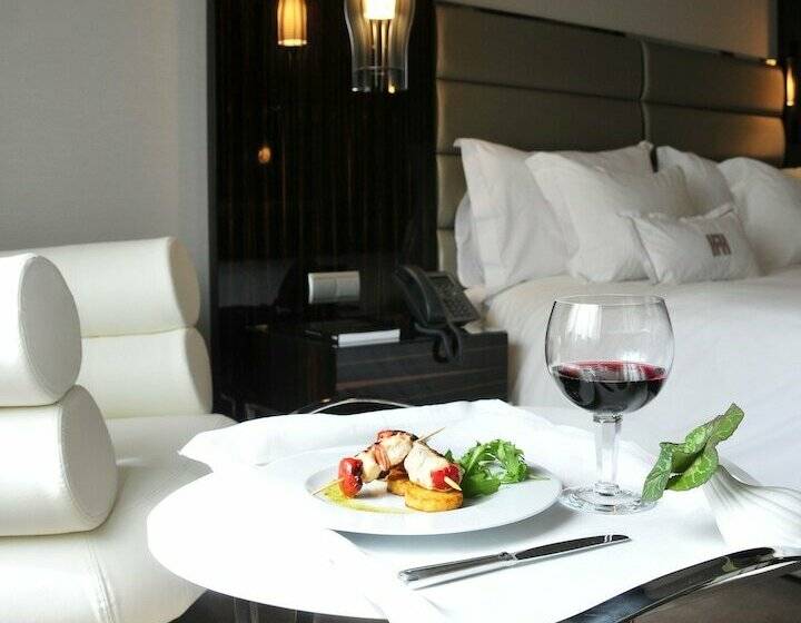 اتاق لوکس, Altis Grand