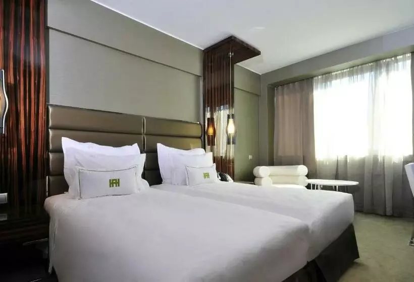 Single Deluxe Room