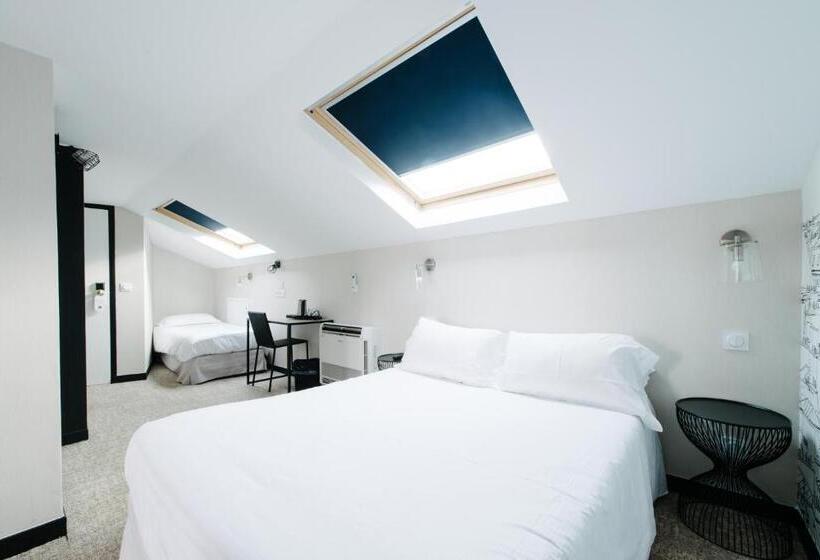 جناح جونيور, Atypik