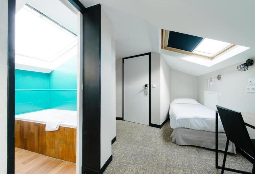 جناح جونيور, Atypik