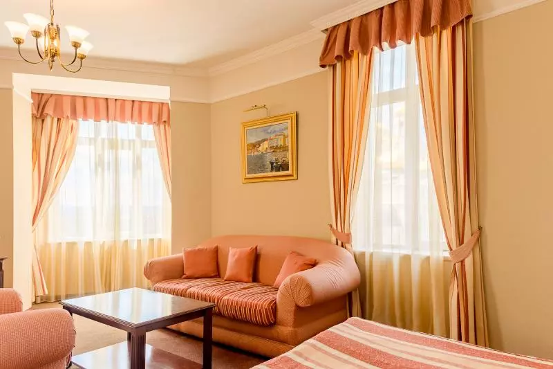 استودیوی استاندارد, Boutique Splendid