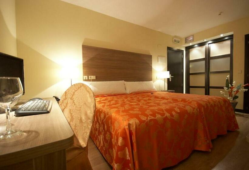 اتاق استاندارد سه نفره, Centro Los Braseros