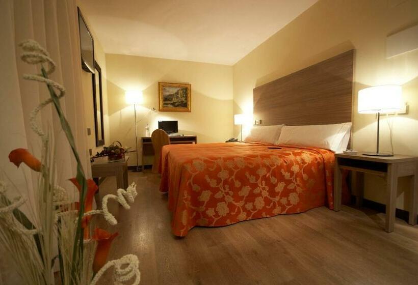 اتاق استاندارد سه نفره, Centro Los Braseros
