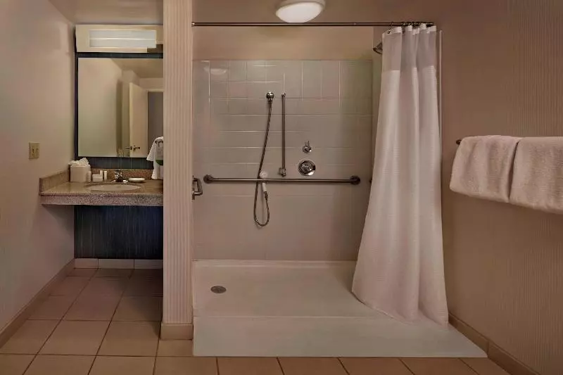 اتاق استاندارد با تخت بزرگ, Courtyard By Marriott Providence Warwick
