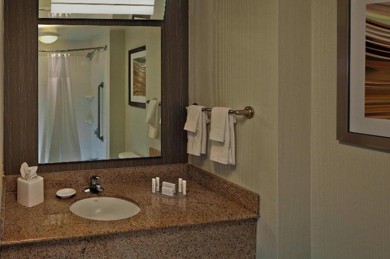 带大床的标准间, Courtyard By Marriott Providence Warwick