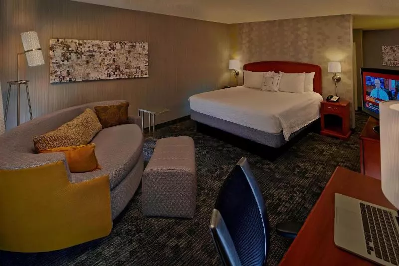 اتاق استاندارد با تخت بزرگ, Courtyard By Marriott Providence Warwick