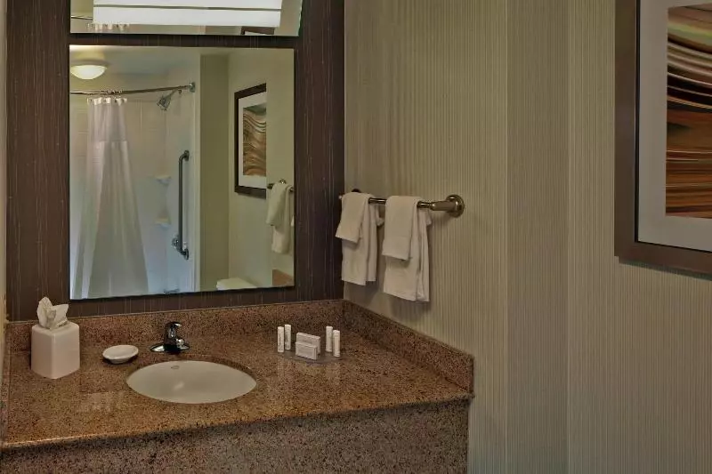 اتاق استاندارد با تخت بزرگ, Courtyard By Marriott Providence Warwick