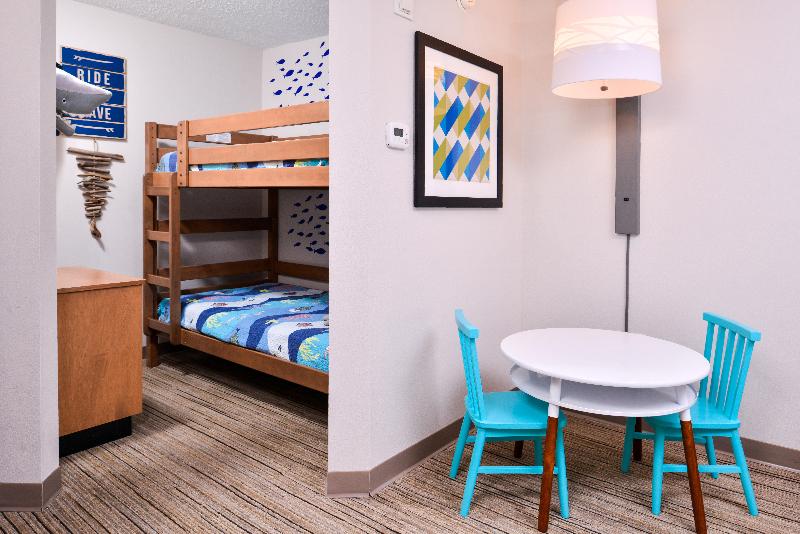 带大床的标准间, Holiday Inn Express Hotel & Suites Tampa Anderson Road Veterans Exp, An Ihg