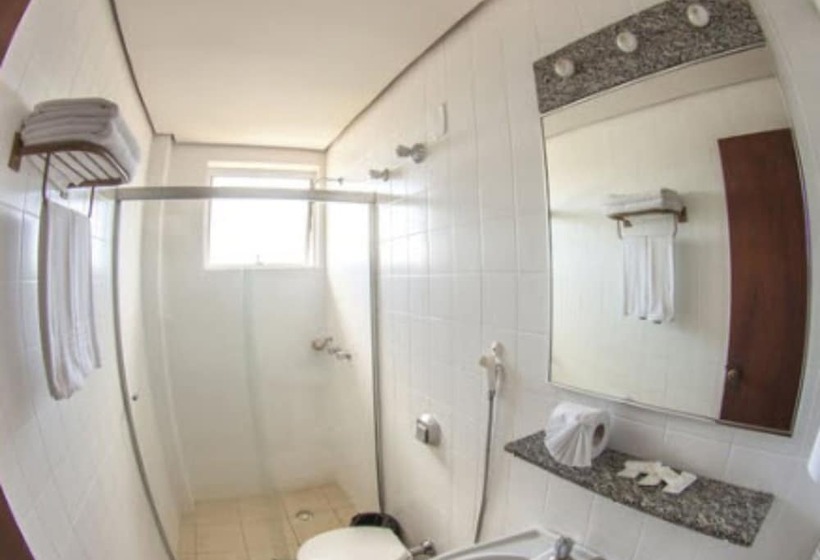 غرفة قياسية ثلاثية, Lider Palace