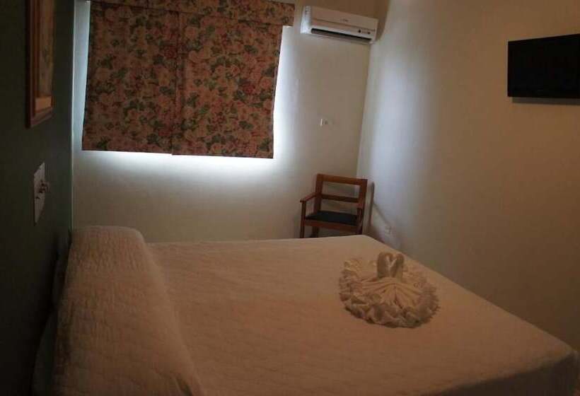 غرفة قياسية ثلاثية, Lider Palace