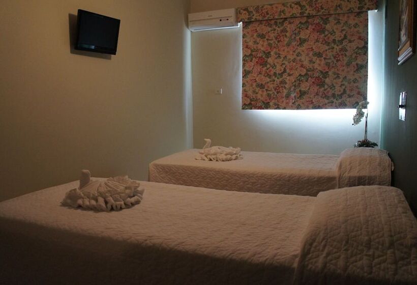 غرفة قياسية رباعية, Lider Palace