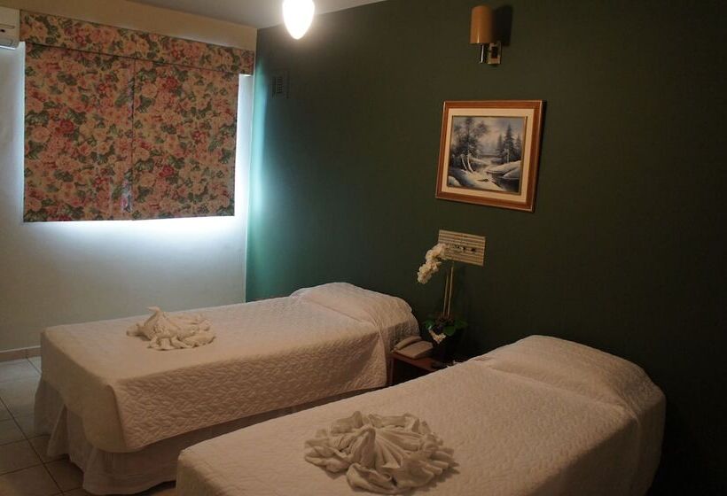 غرفة قياسية رباعية, Lider Palace