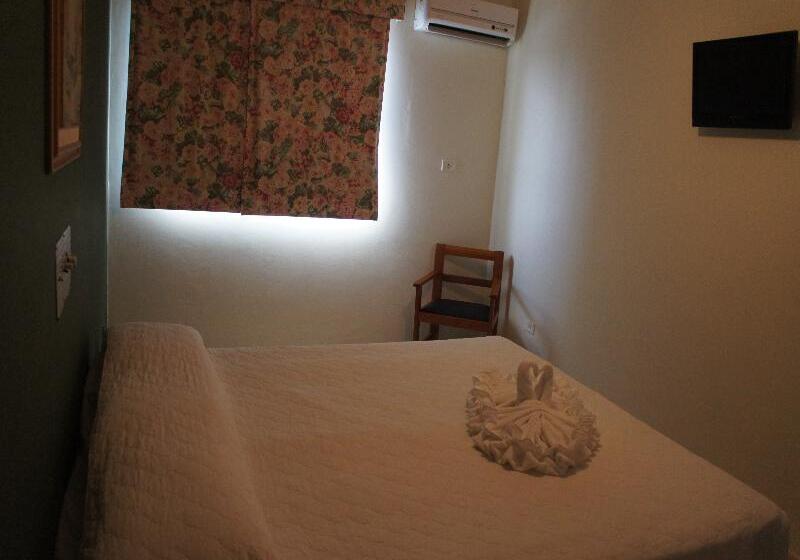 غرفة قياسية, Lider Palace