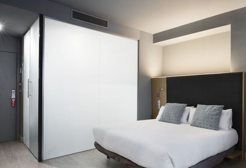 اتاق استاندارد چهار تخته, Petit Palace Alcala