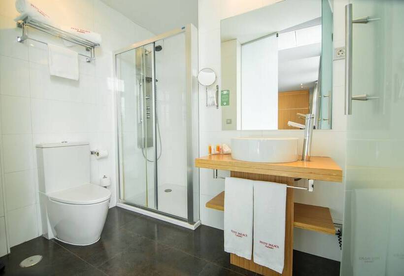 Quarto Triplo Estandar, Petit Palace Alcala