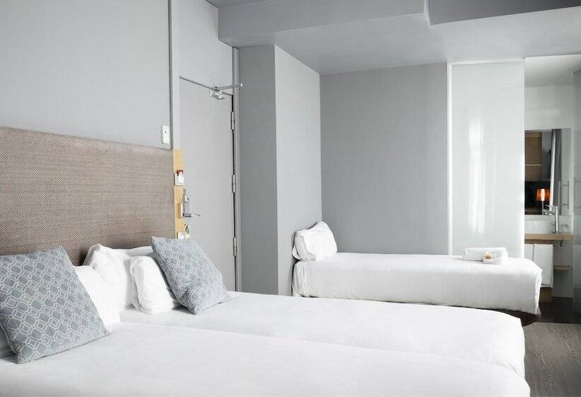 اتاق استاندارد سه نفره, Petit Palace Alcala