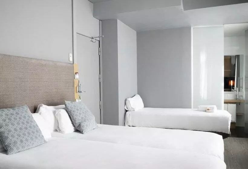 اتاق استاندارد سه نفره, Petit Palace Alcala