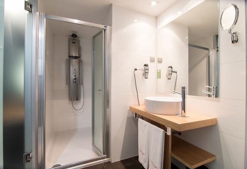 Quarto Basic, Petit Palace Alcala