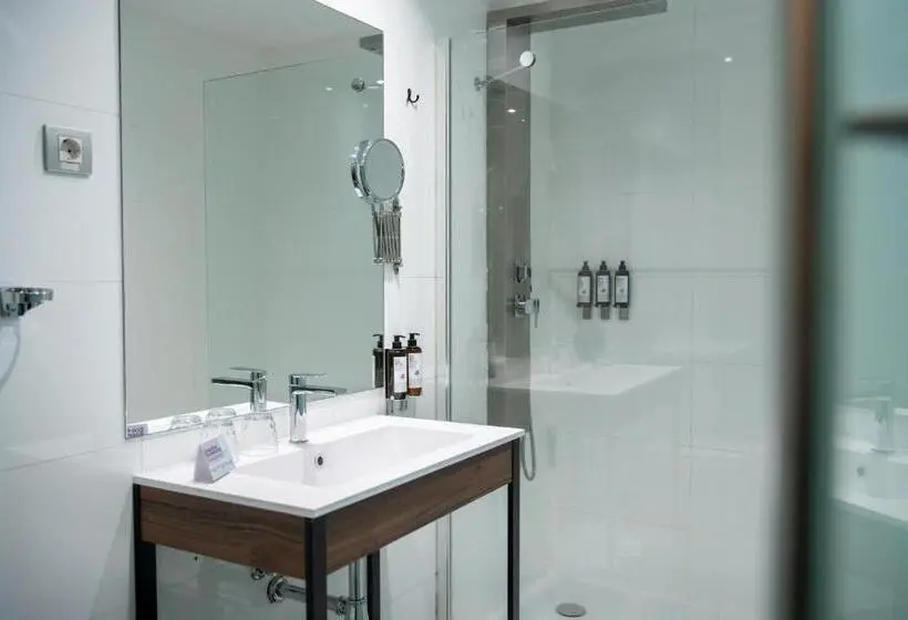 اتاق استاندارد چهار تخته, Petit Palace Alcala