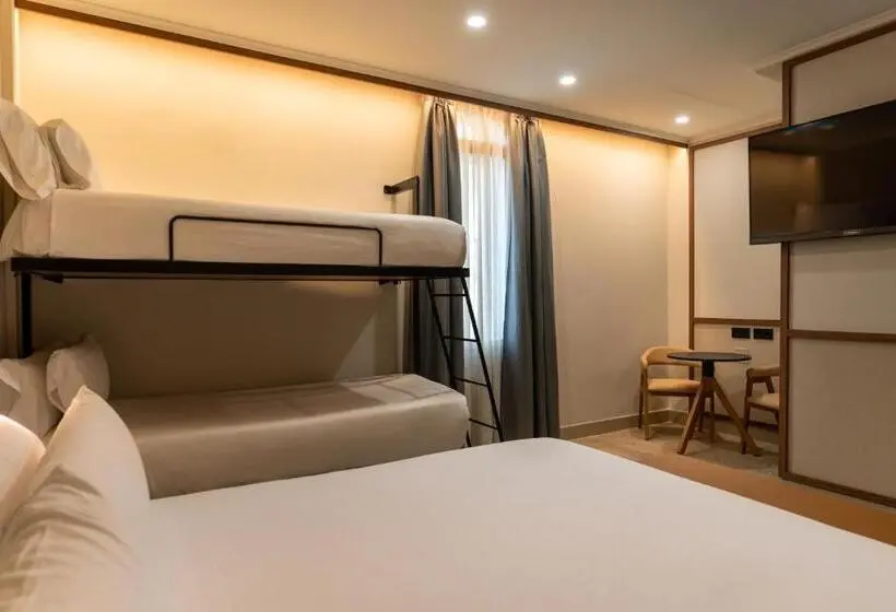 اتاق استاندارد چهار تخته, Petit Palace Alcala