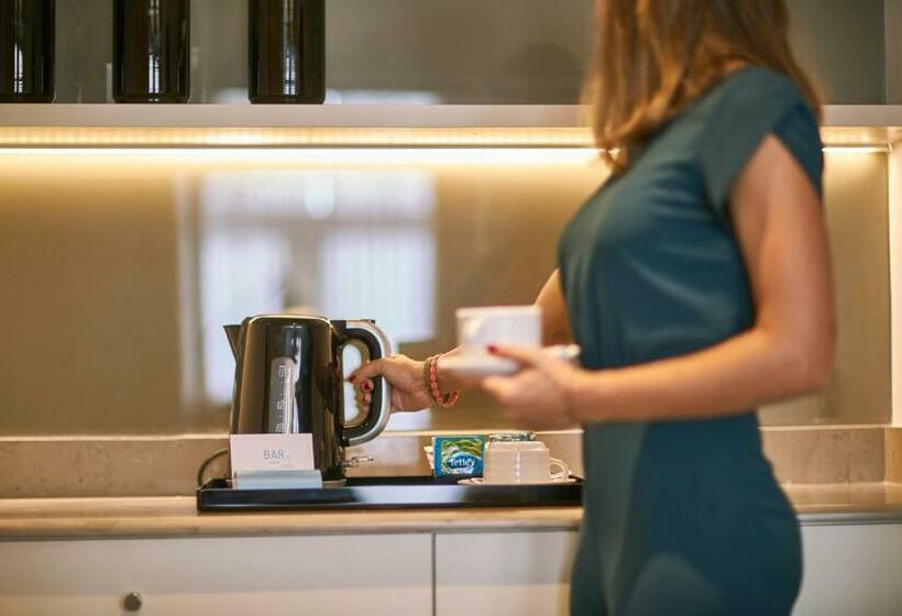 سوییت جونیور, Portobay Marques