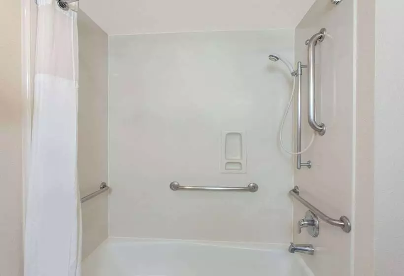 اتاق لوکس, Ramada By Wyndham Fresno Northwest