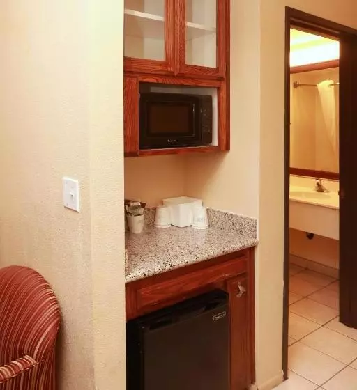 Deluxe Suite King Bed, Ramada By Wyndham Fresno Northwest