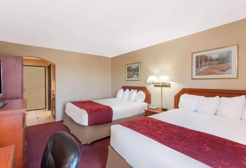 استودیوی استاندارد, Ramada By Wyndham Fresno Northwest