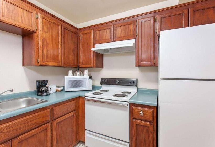 Студия Стандарт, Ramada By Wyndham Fresno Northwest