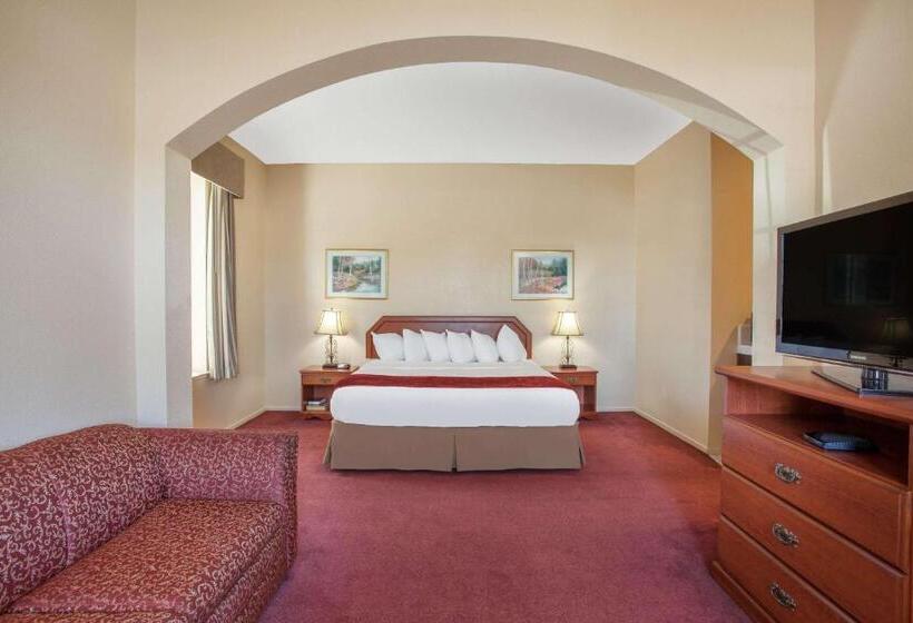 Люкс Deluxe Кровать Кинг, Ramada By Wyndham Fresno Northwest
