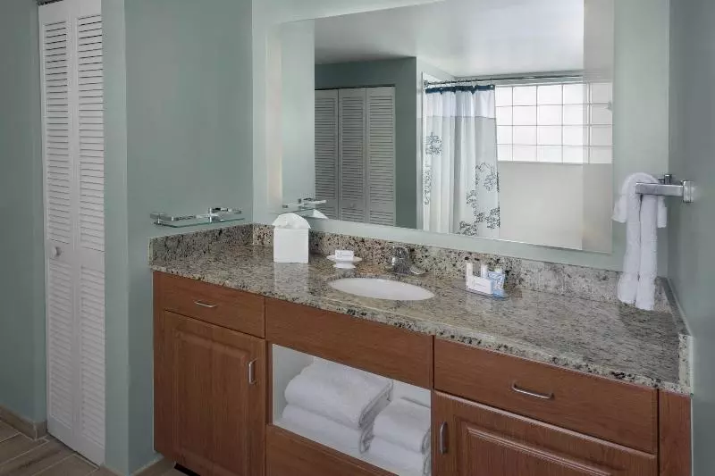 キングサイドベッドのスタンダードワンルーム, Residence Inn Fort Lauderdale Pompano Beach/oceanfront