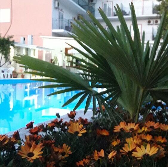 패밀리 룸, Angela Hotel and Apartments