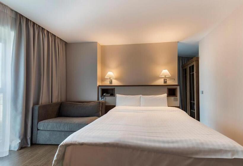 اتاق سوپریور, Ch Bucharest