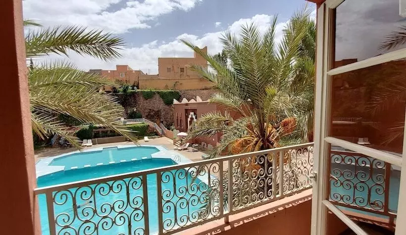 اتاق استاندارد با چشم‌انداز استخر, Farah El Janoub