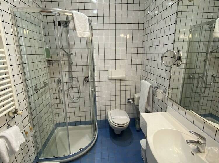 חדר קלאסי, Gli Dei