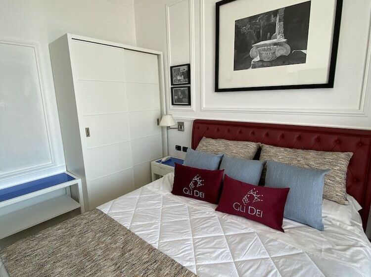 חדר קלאסי, Gli Dei