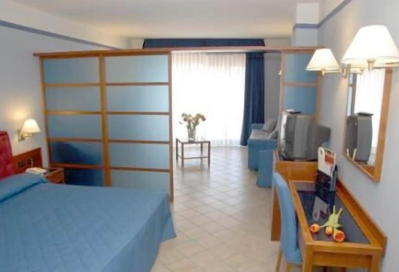 חדר משפחתי, Gli Dei