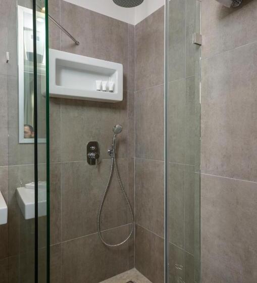 غرفة قياسية ثلاثية, Grotta