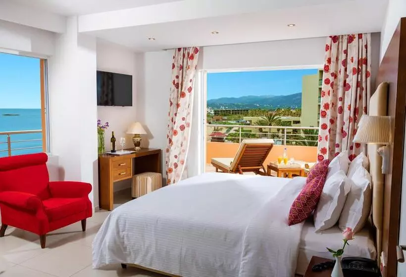 سوییت با چشم‌انداز دریا, High Beach Resort