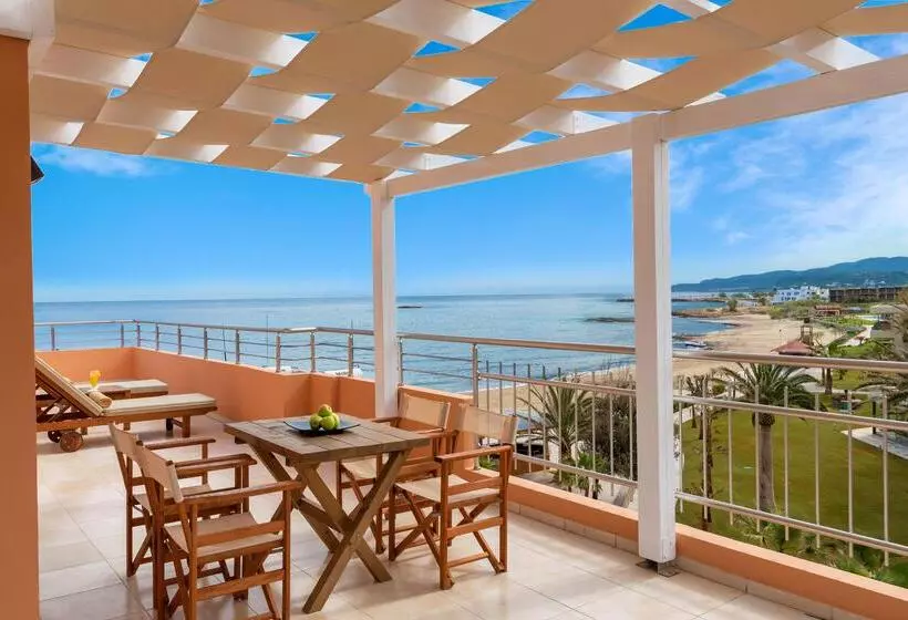 سوییت با چشم‌انداز دریا, High Beach Resort
