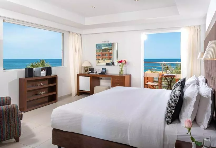سوییت با چشم‌انداز دریا, High Beach Resort