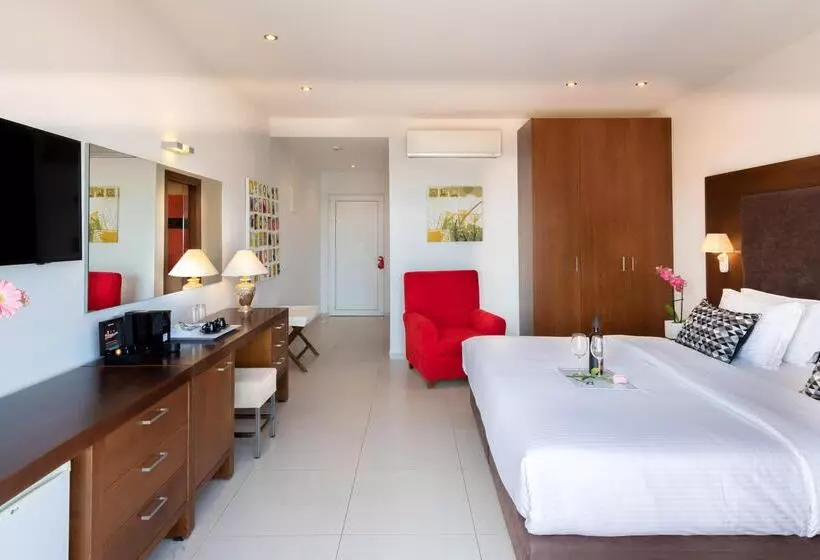 سوییت با چشم‌انداز دریا, High Beach Resort