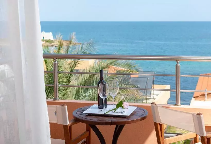 سوییت با چشم‌انداز دریا, High Beach Resort