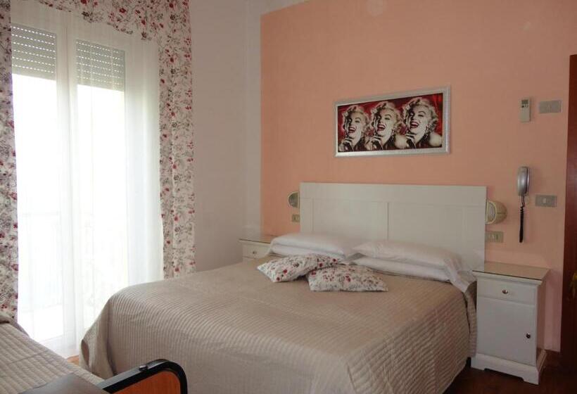 اتاق استاندارد سه نفره, La Gioiosa