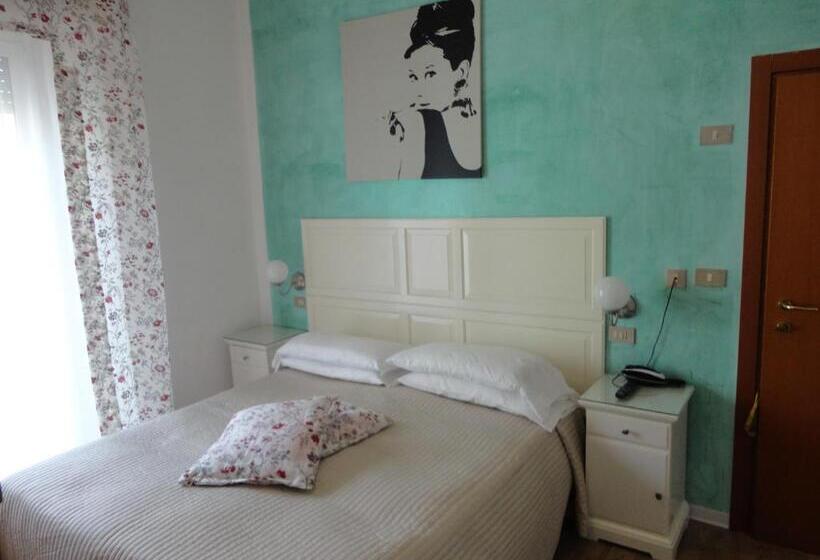 اتاق استاندارد سه نفره, La Gioiosa