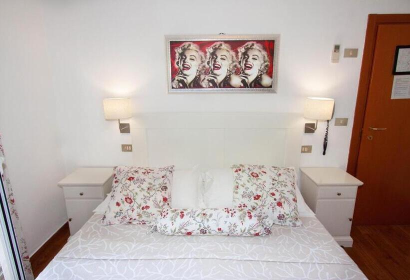 اتاق استاندارد سه نفره, La Gioiosa