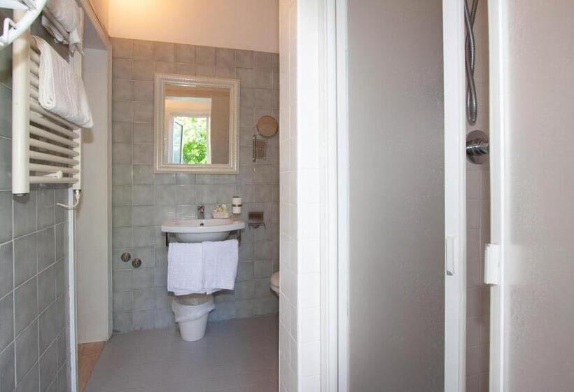 اتاق استاندارد سه نفره, La Gioiosa